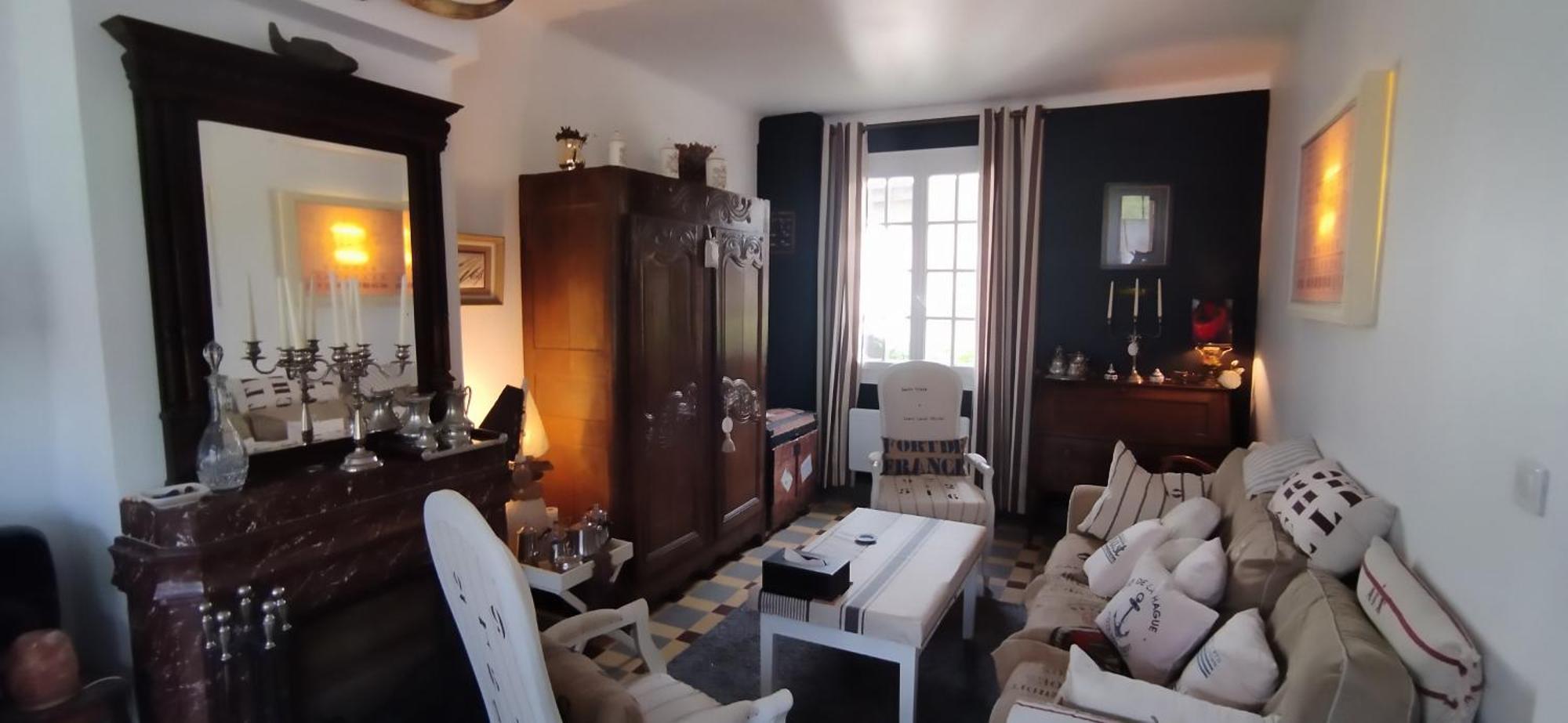 Une Chambre En Ville Domfront  Εξωτερικό φωτογραφία