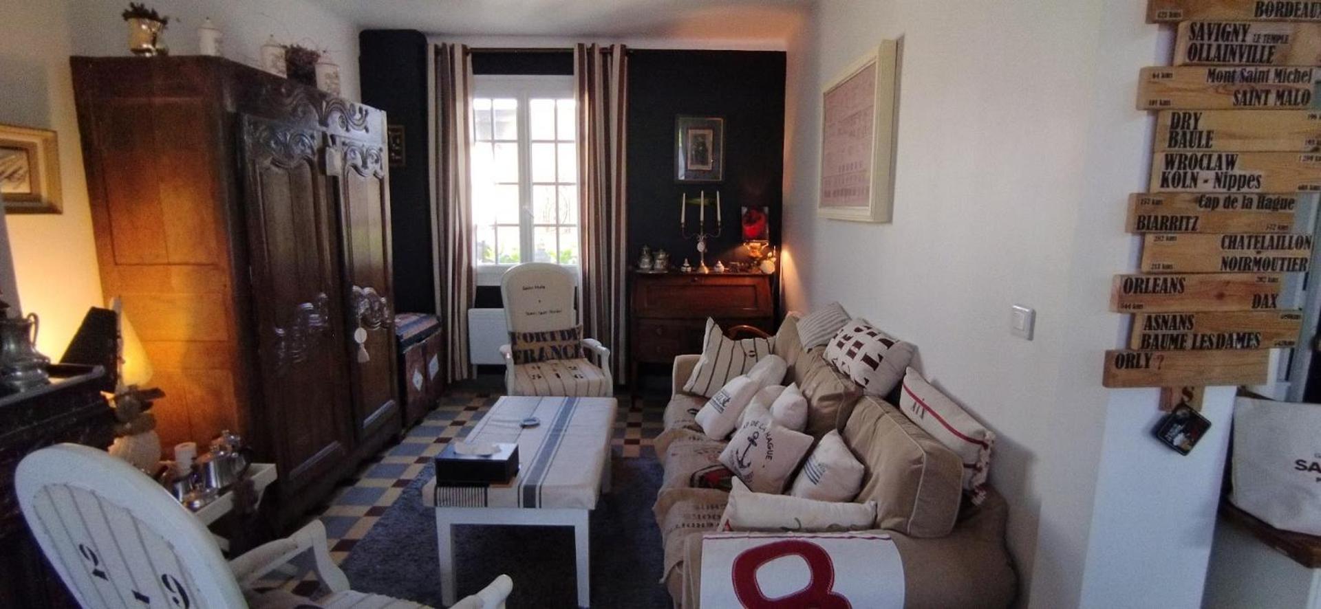 Une Chambre En Ville Domfront  Εξωτερικό φωτογραφία